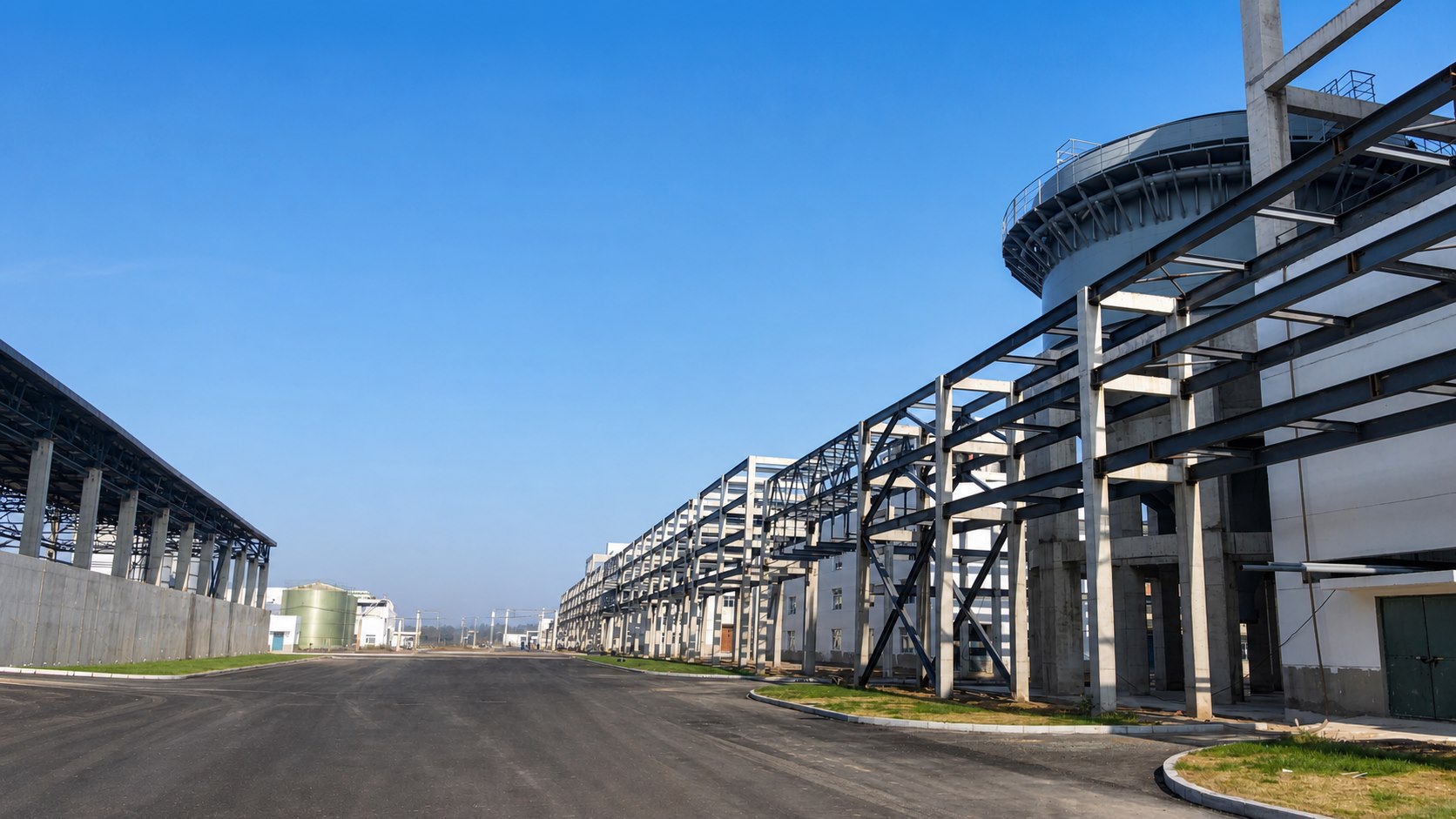 Pipe racks and production buildings at the Shuangliao Haohua Chemical manufacturing base